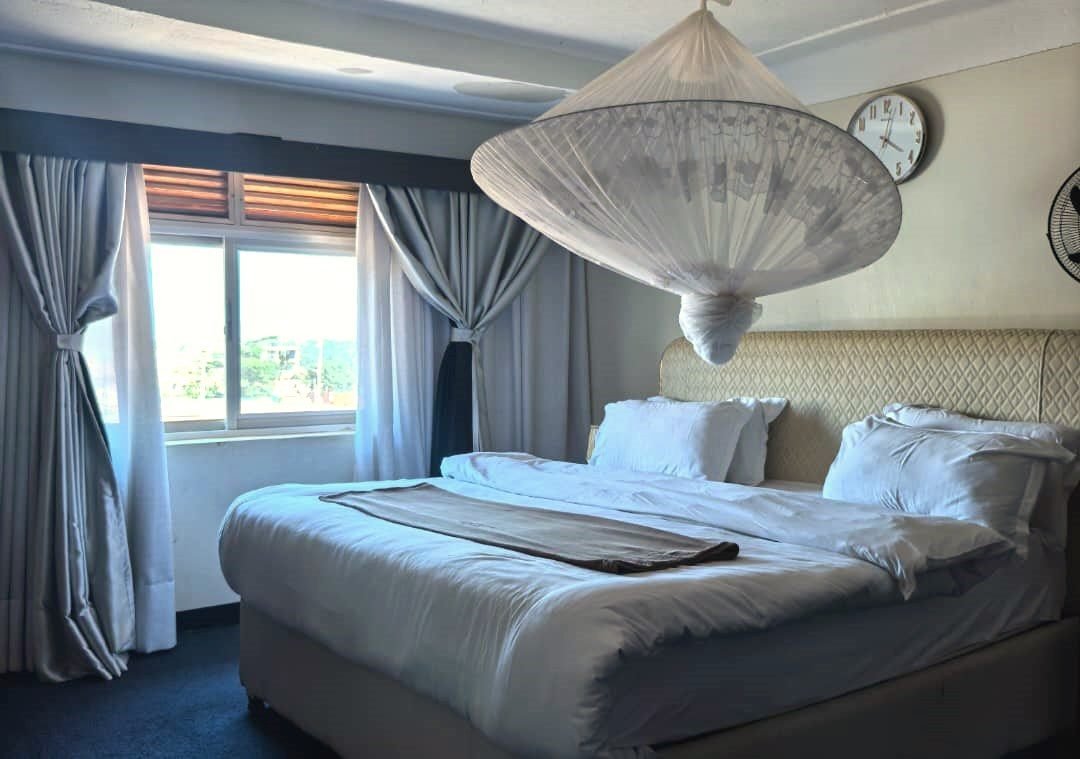 Deluxe king bed with mosquito net